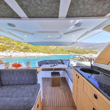 Botel Marina'da Tekne'de Konaklama Kas